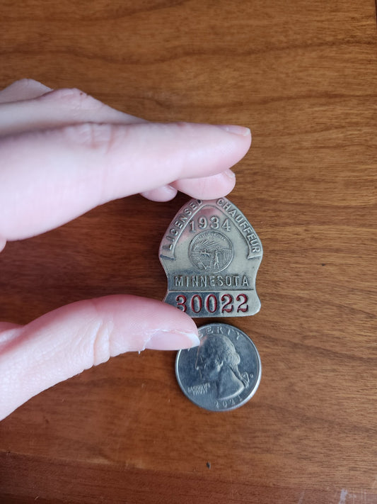 VTG 1934 MINNESOTA LICENSED CHAUFFEUR METAL BADGE #30022