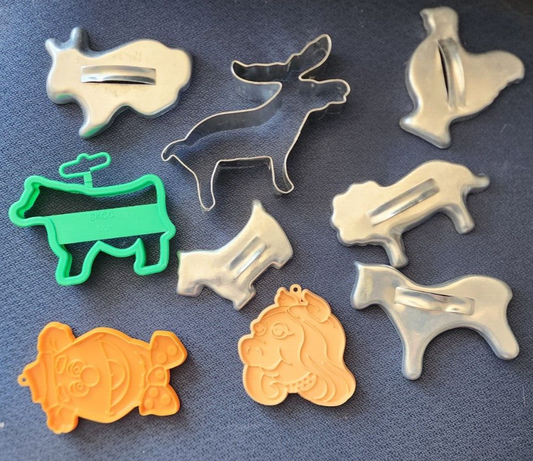 Lot of 9 vtg and modern Animal Cookie Cutters Assorted Sizes