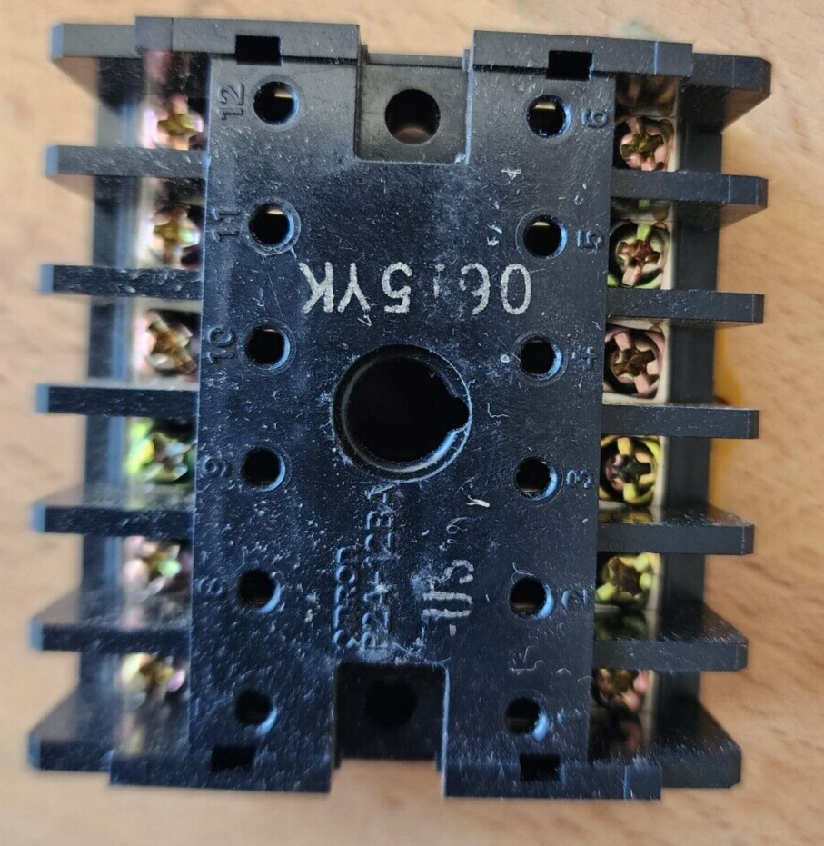 OMRON S3S-C10 CONTROLLER 220VAC 12VDC 50/60HZ