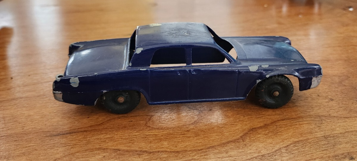 Vintage #401 Hubley Lincoln Sedan 1961