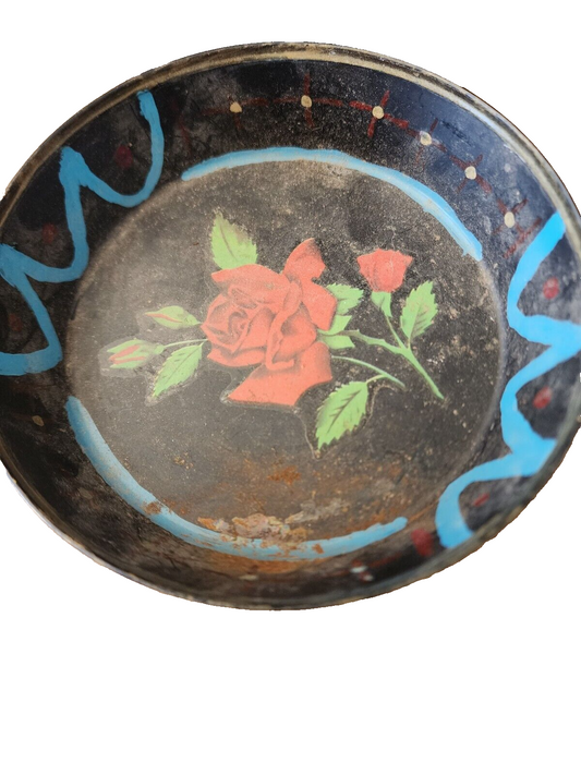 Vintage hand painted metal decorative bowl (Rose not painted)