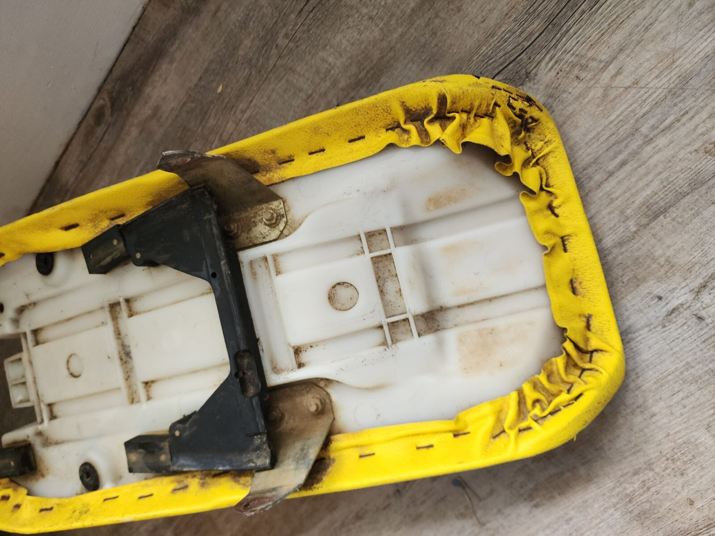 USED OEM 90-95 SUZUKI YELLOW SEAT