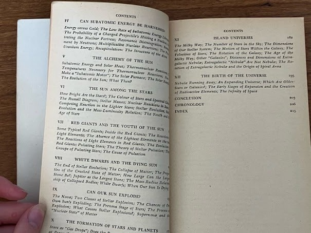 Pelican Books - Mathematician's Delight/The Birth and Death of the Sun-lot of 2