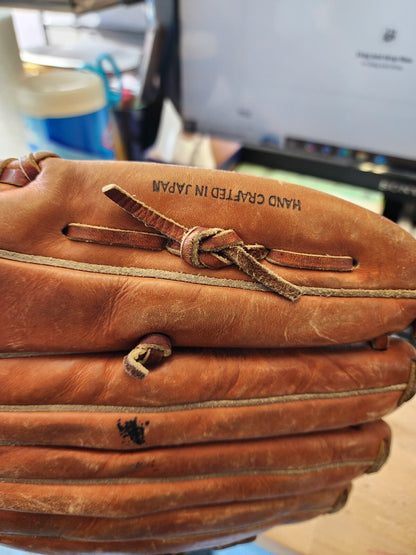 Wilson A2874 Bob Watson Big Scoop 11"-12" First Baseman's Baseball Glove  RHT