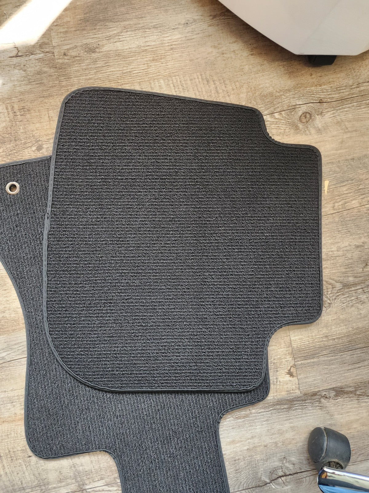 No J505SAL102 New Subaru Legacy Front & Rear Black Carpet Mats