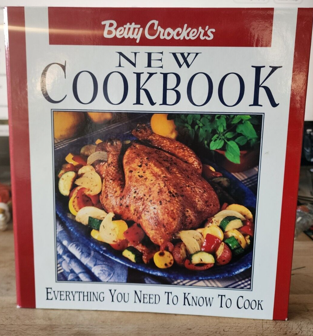 Betty Crocker's New Cookbook: Everything You Need to Know to Cook