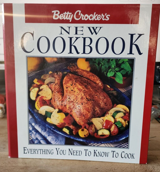 Betty Crocker's New Cookbook: Everything You Need to Know to Cook