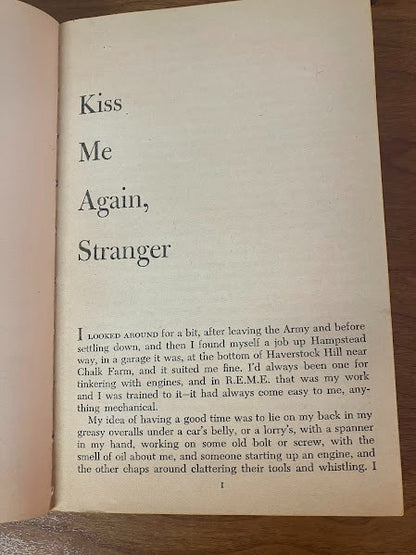 Cardinal Book - Kiss Me Again Stranger by Daphne du Maurier
