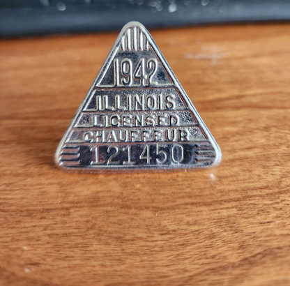 Vtg 1942 Illinois Chauffeur License Badge Pin #121450