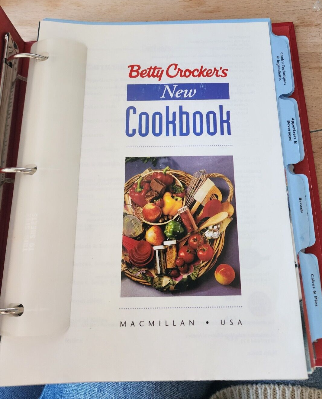 Betty Crocker's New Cookbook: Everything You Need to Know to Cook