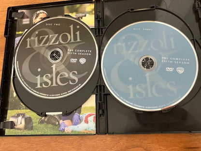 Rizzoli & Isles: The Complete Fifth Season - By Tess Gerritsen