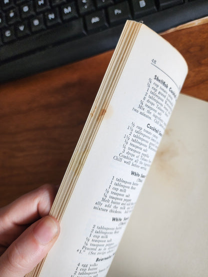 New England Cook Book: 300 Fine Old Recipes, by Kay Morrow - 1968