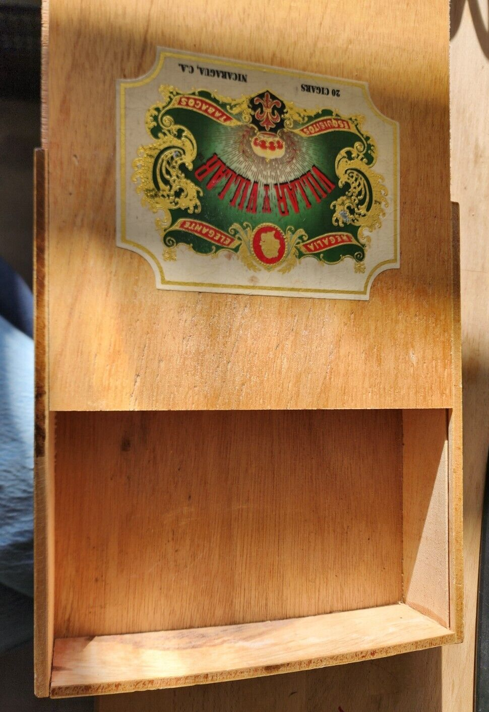 Villar & Villar Pyramide Collectible Wooden Cigar Box Nicaragua