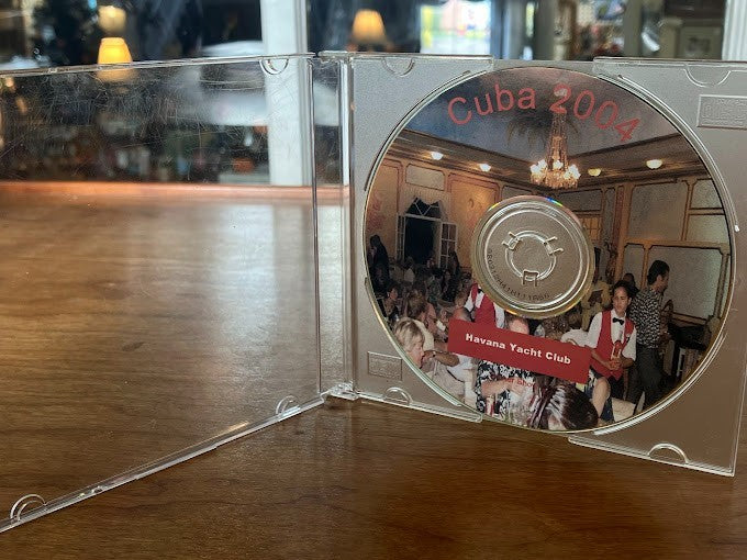 Cuba 2004 - Havana Yacht Club: Dinner Show