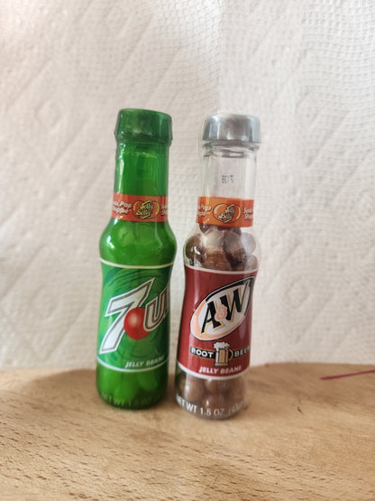 Lot of 2 2006 Jelly Belly A&W & 7UP CANDY 5” Bottle Container Soda Jellybeans