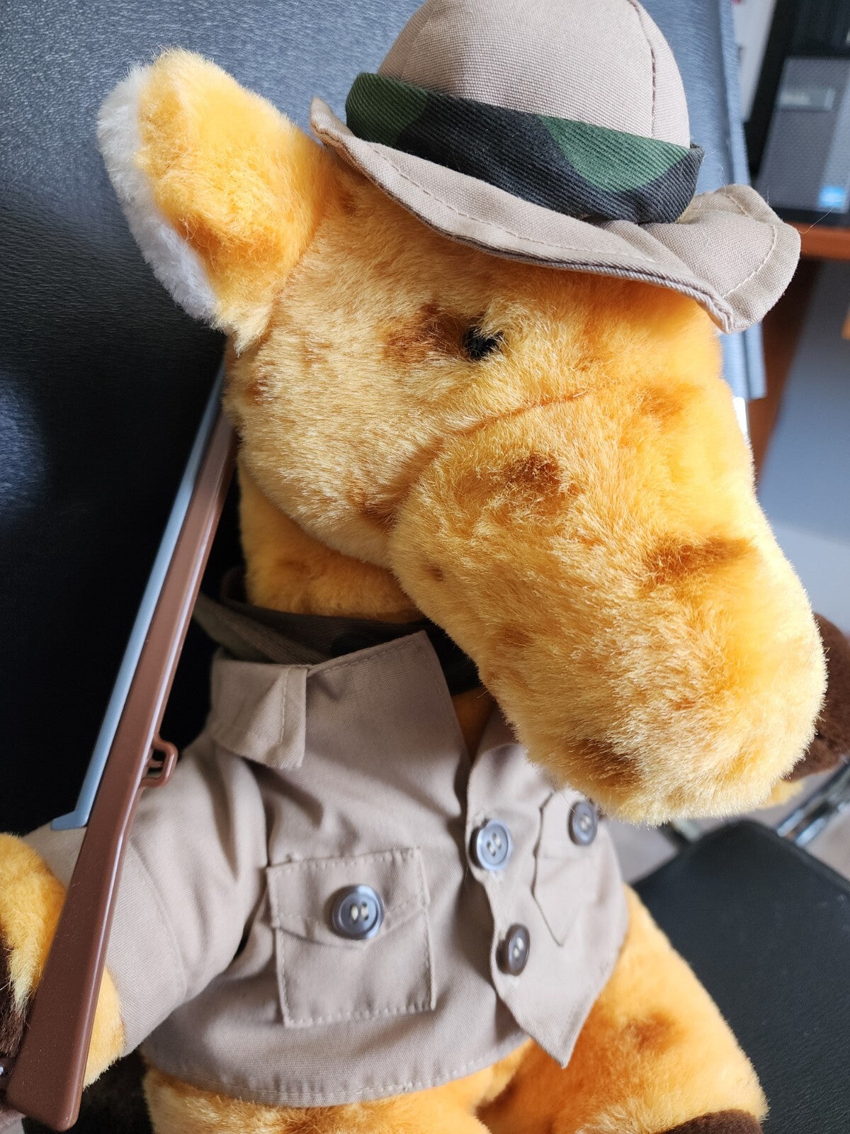 Vtg CHOSUN Safari Hunter Giraffe Plush Animal 13"