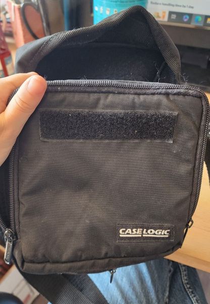 Case Logic CD DVD Holder Travel Storage Black w/straps Great Condition