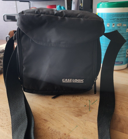 Case Logic CD DVD Holder Travel Storage Black w/straps Great Condition