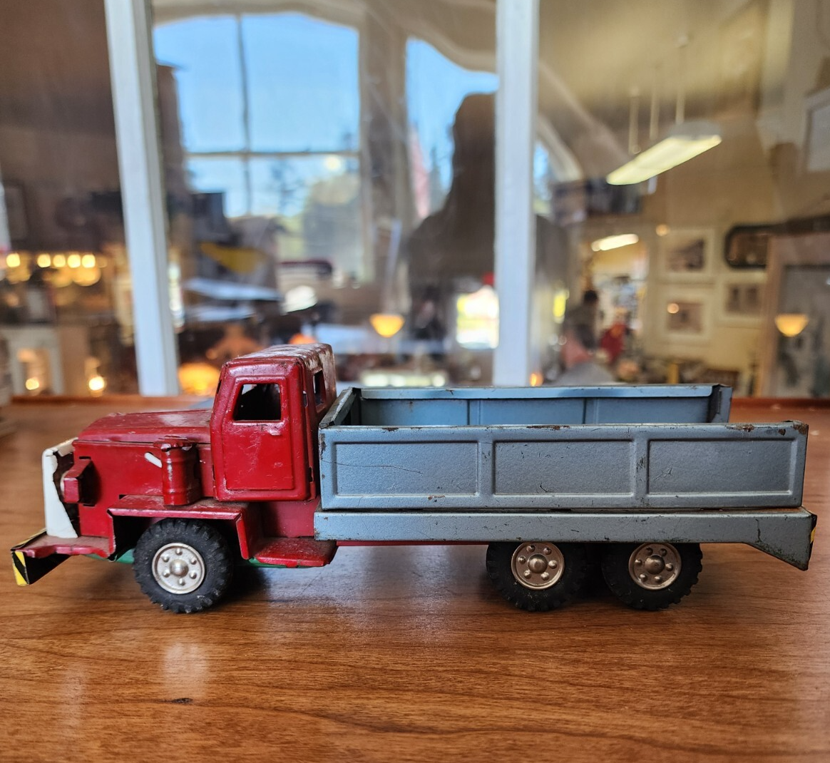 Vintage Japan Friction Truck Toy (license plate s-1136)