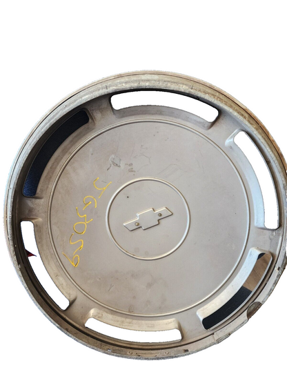 Chevrolet Caprice hubcap 1986-1996 fits 15 inch wheels 10219110, 3168B 01 Oem