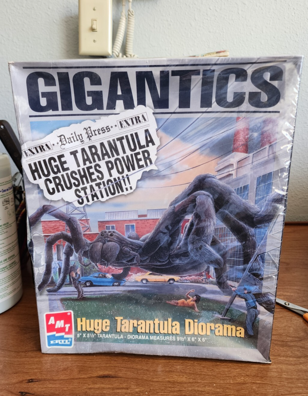 AMT Gigantics Huge Tarantula Diorama