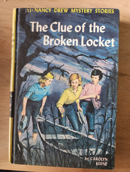 Nancy Drew Mystery Stories #11: The Clue of the Broken Locket - 1965