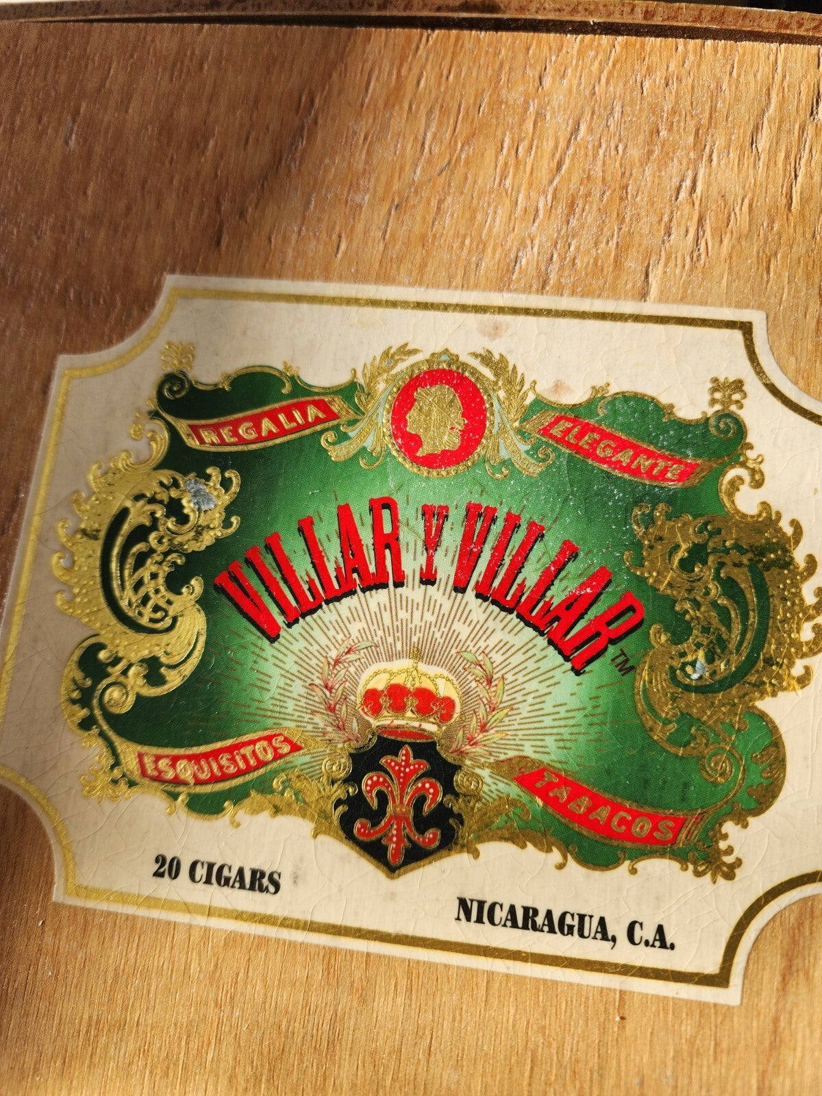Villar & Villar Pyramide Collectible Wooden Cigar Box Nicaragua