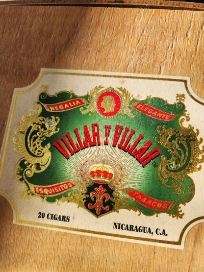 Villar & Villar Pyramide Collectible Wooden Cigar Box Nicaragua